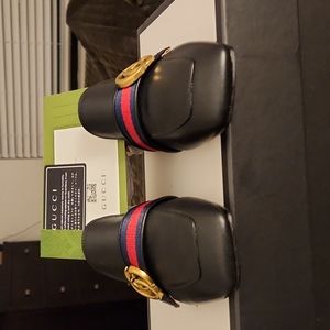 Women brand new Gucci .with pearls